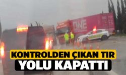 Kontrolden çıkan tır yolu kapattı
