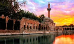 Tarihi Çarşılarda Bakır Sesleri Yankılanıyor: Turistlerin İlgi Odağı