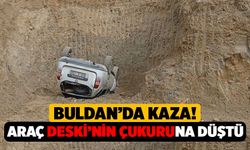 Buldan’da Kaza: Kontrolden Çıkan Otomobil DESKİ Çukuruna Devrildi