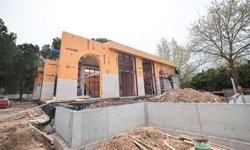 Yunus Emre Parkındaki Modern Sosyal Tesis Hızla Yükseliyor