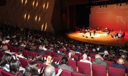 Denizli'de Edip Akbayram şarkılarıyla unutulmaz bir konser