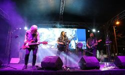 Çivril’de Müzik Günleri Coşkuyla Başladı! İlk Geceye Necati ve Saykolar Damga Vurdu