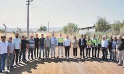 Denizli Büyükşehir ve Çivril Belediyesi El Ele Verdi, Karayahşiler Mahallesi’nde Yol ve Parke Hamlesi!