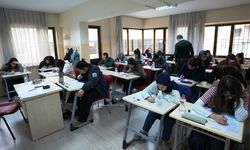 Denizli Büyükşehir’den Eğitimi Taçlandıran Başarı: 104 Öğrenciden 63’ü Üniversiteli Oldu!
