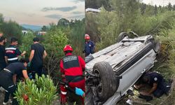 Denizli Yolu Menteşe Gazeller Mevkiinde Trafik Kazası: Araçtan Fırlayan Sürücü Ağaç Altında Sıkıştı!