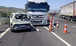 Tır, otomobile arkadan çarptı: 3 yaralı