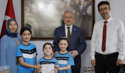 Minik yürekler el emeğiyle kazandıklarını Filistin halkına bağışladı