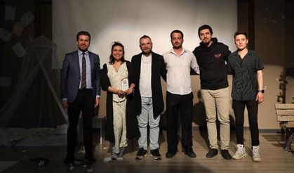 Ödüllü tiyatro oyunu Tavas’ta seyirciyle buluştu