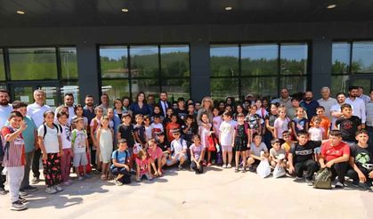 Başkan Tatık kırsaldaki çocukların yüzme öğrenmesini sağlıyor