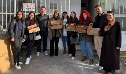 Öğrenciler babalarına ayakkabı yaptı