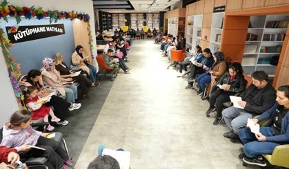 Denizli Büyükşehir DBB Millet Kütüphanesi’nde 23 Nisan Çocuk Okuma Şöleni Düzenlendi