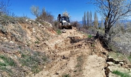 Denizli Çameli’nde Arazi Yolları Açma Çalışmaları Hız Kesmeden Sürüyor
