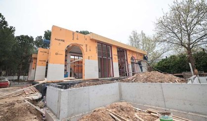 Yunus Emre Parkındaki Modern Sosyal Tesis Hızla Yükseliyor