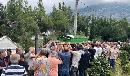 Denizli'deki faciada hayatını kaybeden Hayriye Arıkan, Alanya'da son yolculuğuna uğurlandı
