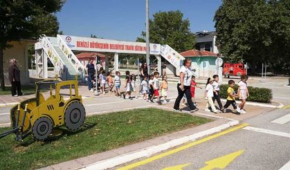 Denizli Büyükşehir’den Minik Kâşiflere Yaz Sürprizi! Hem Öğrendiler Hem Eğlendiler