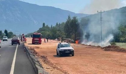 Denizli Yolu Üzerinde Korkutan Yangın! Ekipler Alevleri Büyümeden Söndürdü