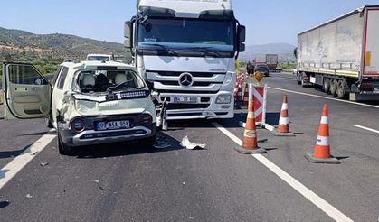Tır, otomobile arkadan çarptı: 3 yaralı