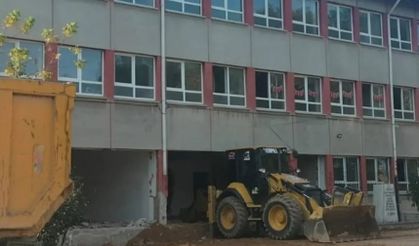 Çivril’de 44 yıllık okulda güçlendirme çalışmaları başladı