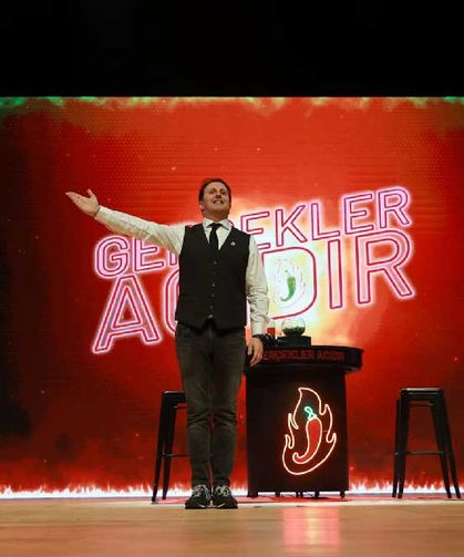 2. Denizli Komedi Sahnesi kahkaha tufanıyla başladı