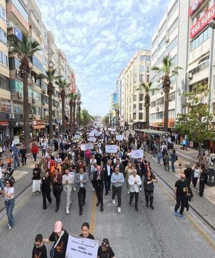 38. Uluslararası Amatör Tiyatro Festivali renkli kortejle başladı