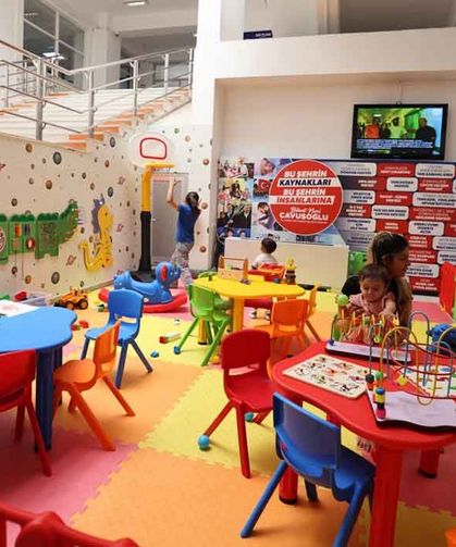 Denizli Büyükşehir Belediyesi'nin Kapısından Giren Çocuklar Artık Oyunla Karşılanıyor