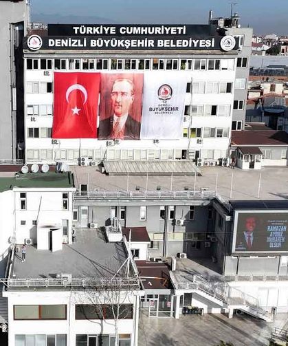 Denizli Büyükşehir sınav yolculuğunda öğrencileri yalnız bırakmıyor