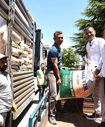 Denizli Büyükşehir’in yem dağıtımında ikinci hafta başladı