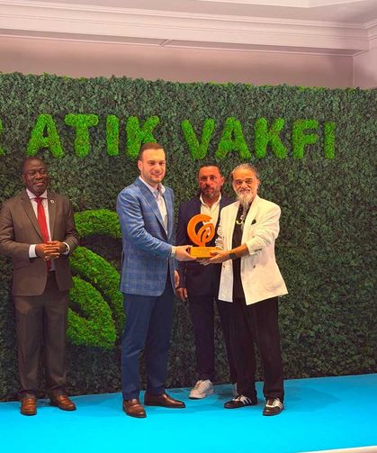 PAÜ'lü Akademisyenin "Küllerinden Doğmak" İsimli Eserine Birincilik Ödülü