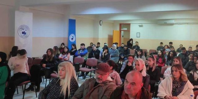 PAÜ’de çocuk istismarına karşı konferans