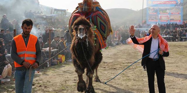 Başkan Özbaş’tan deve güreşlerine davet
