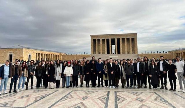 Pamukkale Üniversite öğrencileri Anıtkabir ve TBMM’yi ziyaret etti