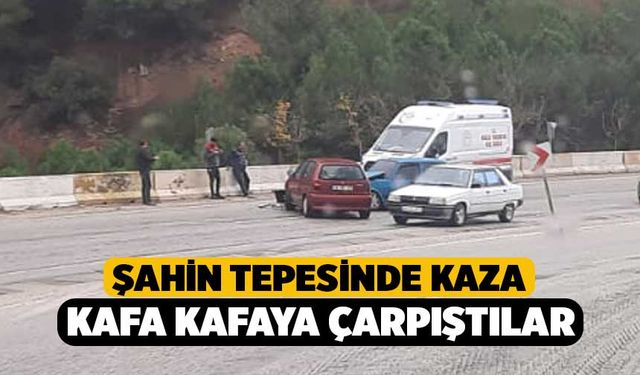 Şahin Tepesinde Kaza, 2 Araç Kafa Kafaya Çarpıştı