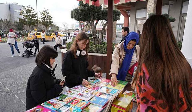 Batı Ege GYO'dan "Karneni Getir, Kitabını Götür" Etkinliği