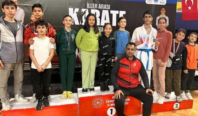 Denizlili sporcular karate turnuvasından derecelerle döndü