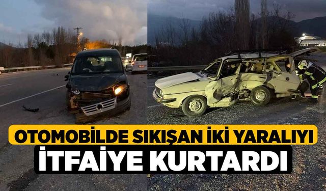 Otomobilde sıkışan iki yaralıyı itfaiye kurtardı