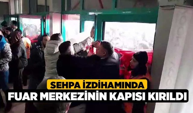 Sehpa İzdihamında Fuar Merkezinin Kapısı Kırıldı