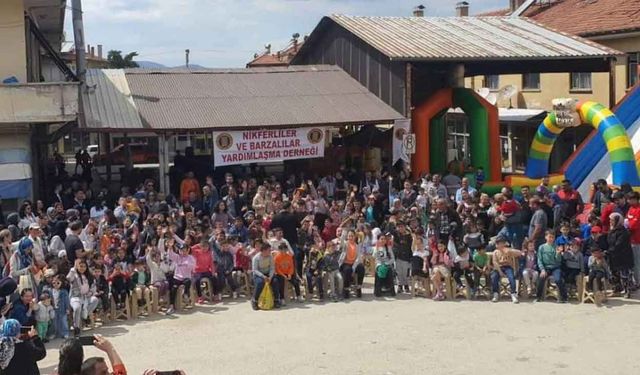 720 üniversiteliye burs veren dernek, ilk ve ortaokul öğrencilerinin yüzünü güldürüyor