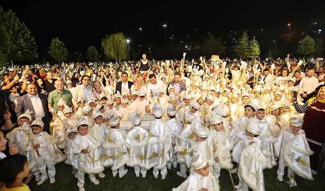 Denizli'de Toplu Sünnet Şöleni Çocukların Yüzünü Güldürdü