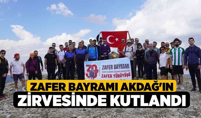 Zafer Bayramı Akdağ'ın zirvesinde kutlandı