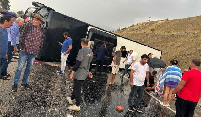 Antalya'da Otobüsü Devrildi: 10 Yolcu Yaralandı