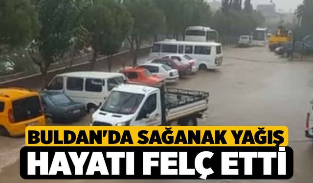 Buldan'da Sağanak Yağış Hayatı Felç Etti