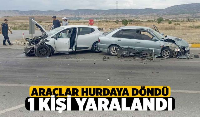 Denizli'de Araçlar Hurdaya Döndü 1 Kişi Yaralandı