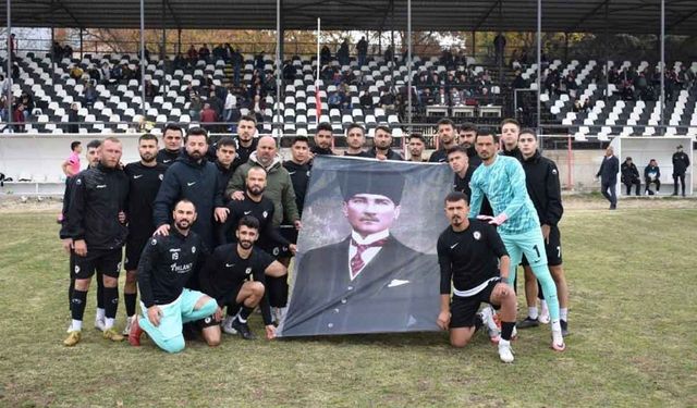 Çal Belediyespor liderliğini sürdürüyor