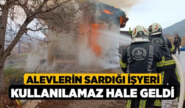 Alevlerin sardığı işyeri kullanılamaz hale geldi