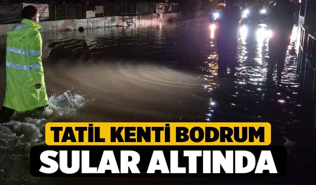 Tatil Kenti Bodrum'da Evleri Su Bastı, Araçlar Mahsur Kaldı