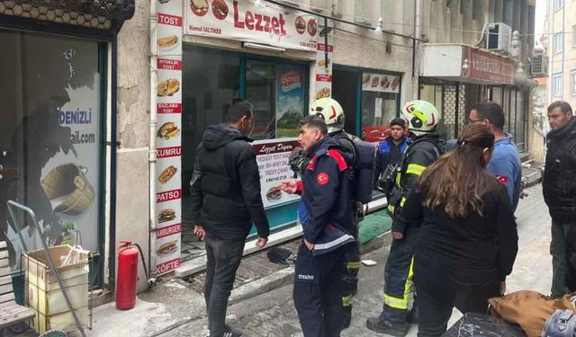 Tost salonunda çıkan yangın paniğe neden oldu