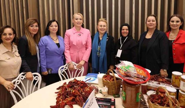 Merkezefendi’de kadın girişimcilere dijital pazarlama ve e-ticaret eğitimi verildi