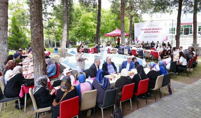 Denizli protokolü şehit anneleriyle buluştu