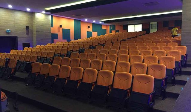 Konferans Koltuğu: Estetik, Konfor ve Dayanıklılığın Birleşimi