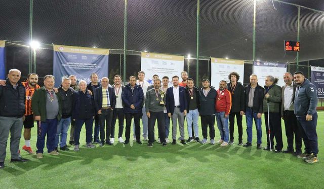 Nikferliler halı saha turnuvasında ter döktü